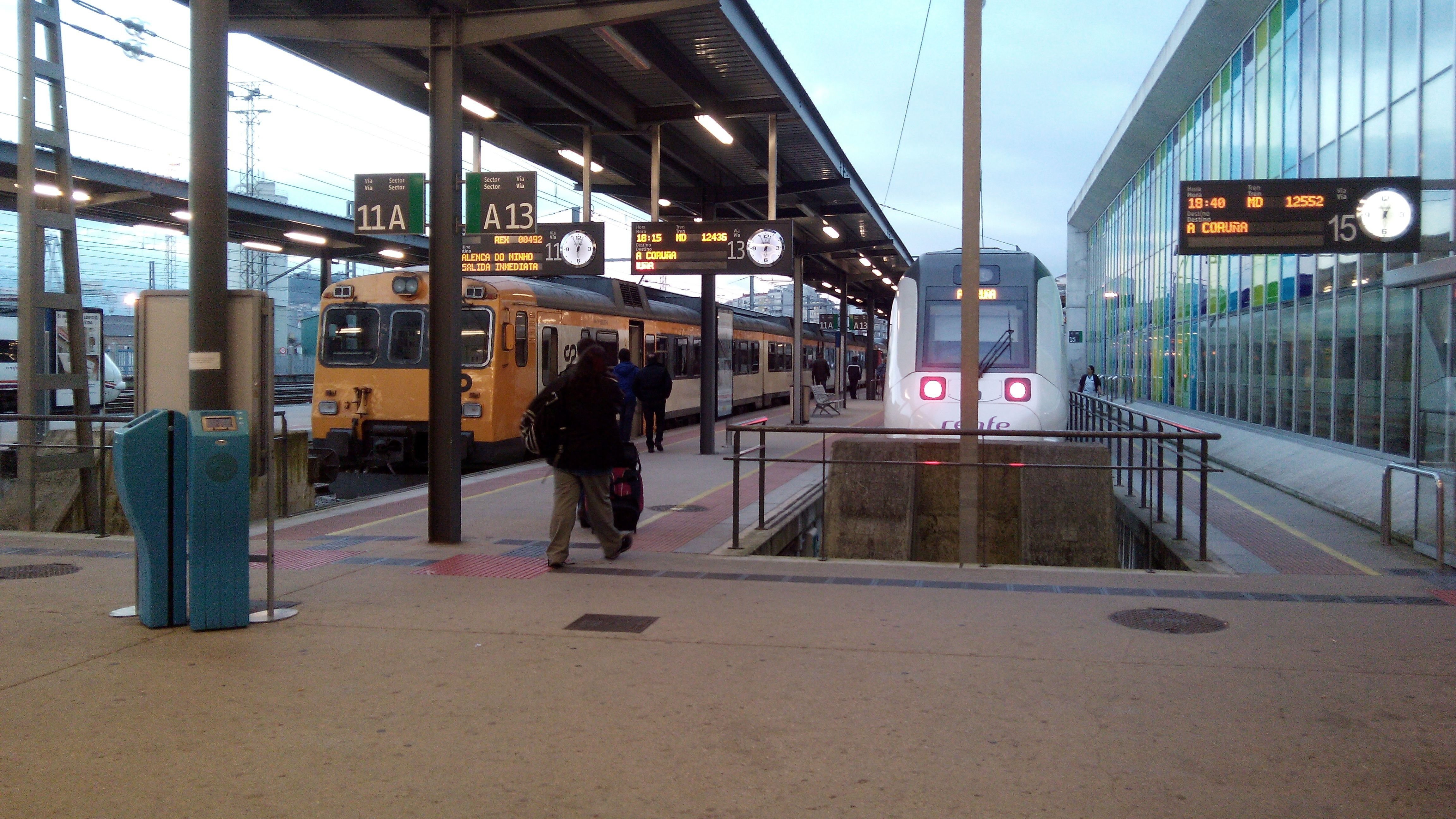 El tren hotel llegó tarde ayer por la mañana a la estación de Guixar, en una imagen de archivo.