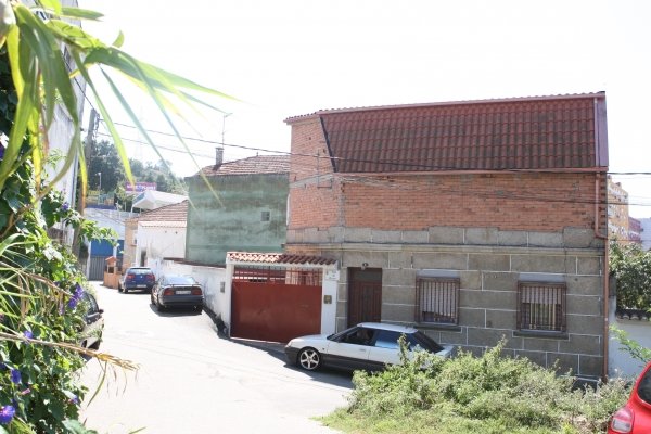 La vivienda afectada por la demolición se encuentra próxima a la calle Buenos Aires, en Teis. Foto: J.V. Landín