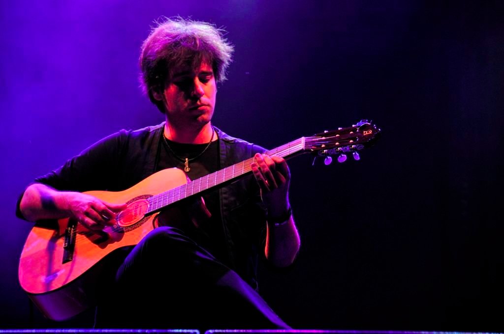 Daniel Minimalia emplea diferentes estilos en sus composiciones como folk, flamenco o música francesa.