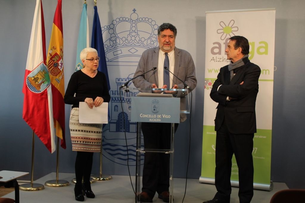 El presidente de Afaga, Juan Carlos Rodríguez, en el centro, con el alcalde Abel Caballero.