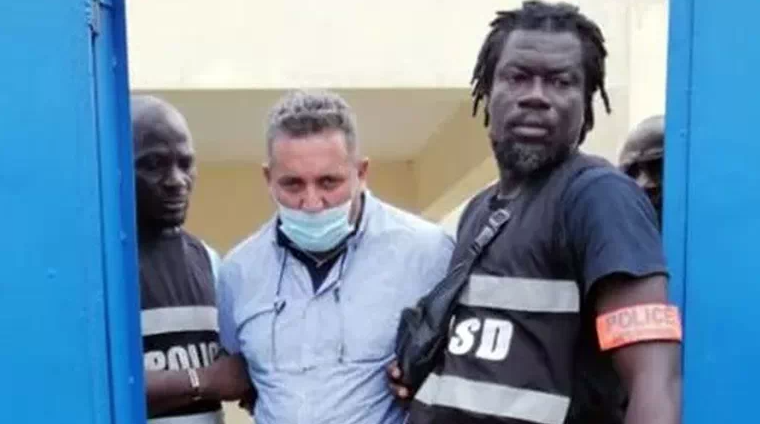 Miguel Devesa, al ser detenido en Costa de Marfil. // Ivoir Tvnet