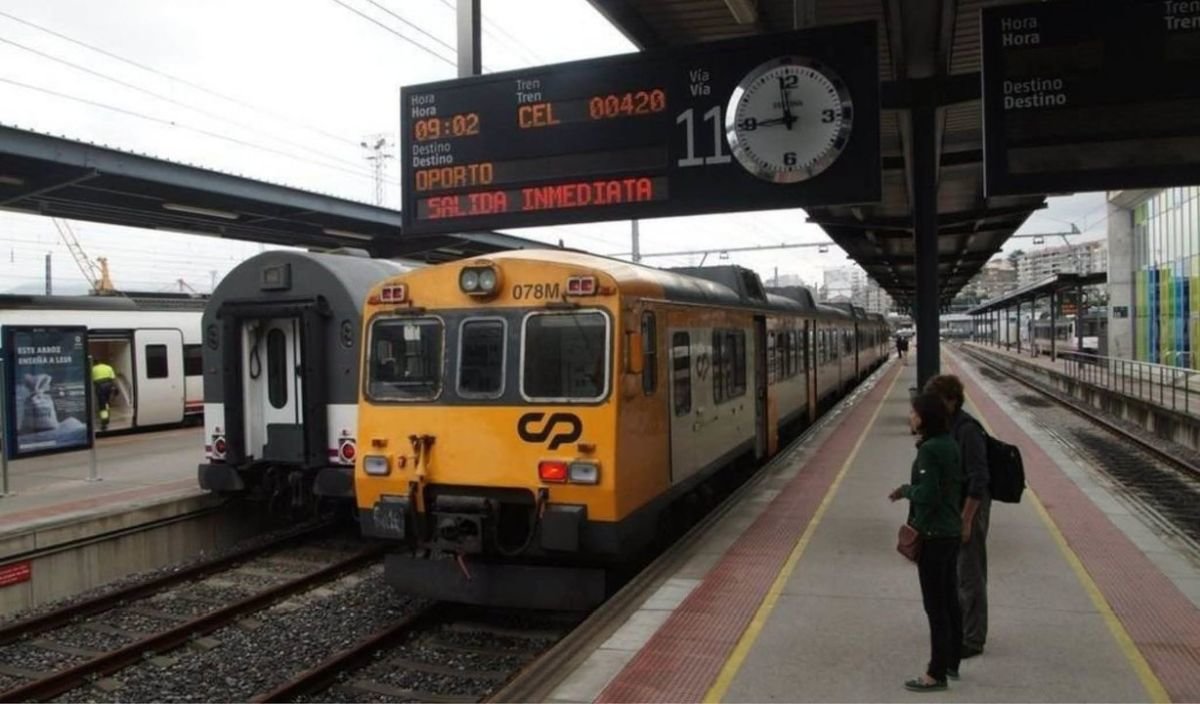 El obsoleto Tren Celta que realiza el servicio Vigo-Oporto en dos horas y cuarto.