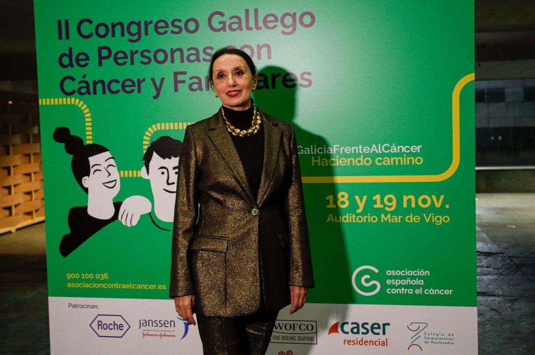 La cantante gallega ofreció su testimonio en un auditorio formado por sanitarios, pacientes y familiares de personas con cáncer.