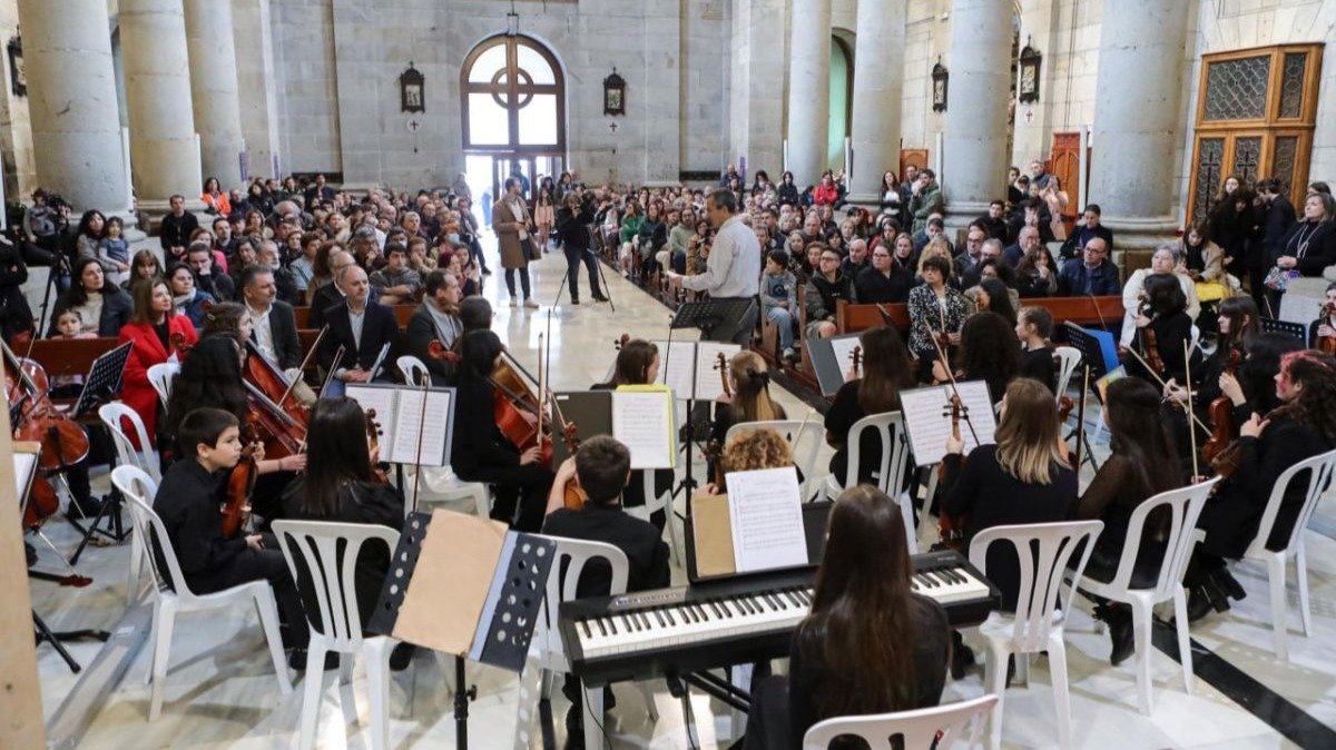La Orquesta KV2211, con la presencia de Abel Caballero y David Regades.