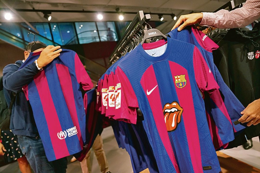 El Barça pone a la venta la camiseta de los Rolling Stones que