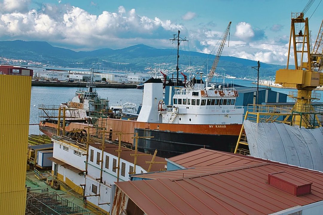 El “MV Karar”, ya subastado, está actualmente en reparación en uno de los muelles del Puerto de Vigo.