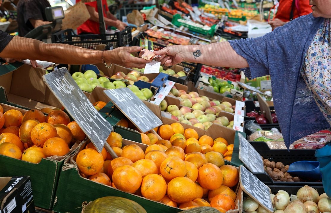 Cajas de piezas de frutas en un mercado de la Comunidad de Madrid. // EP