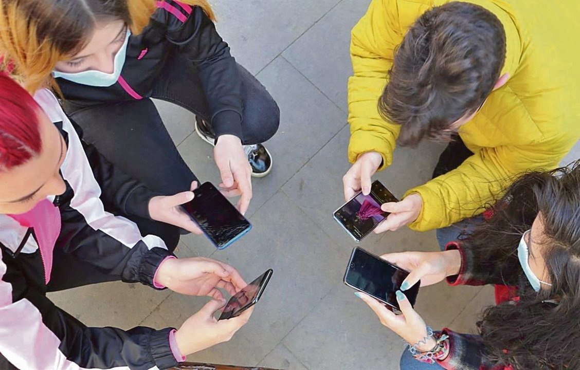 Un 58% de los estudiantes españoles usó su teléfono móvil para pagar en el último año.
