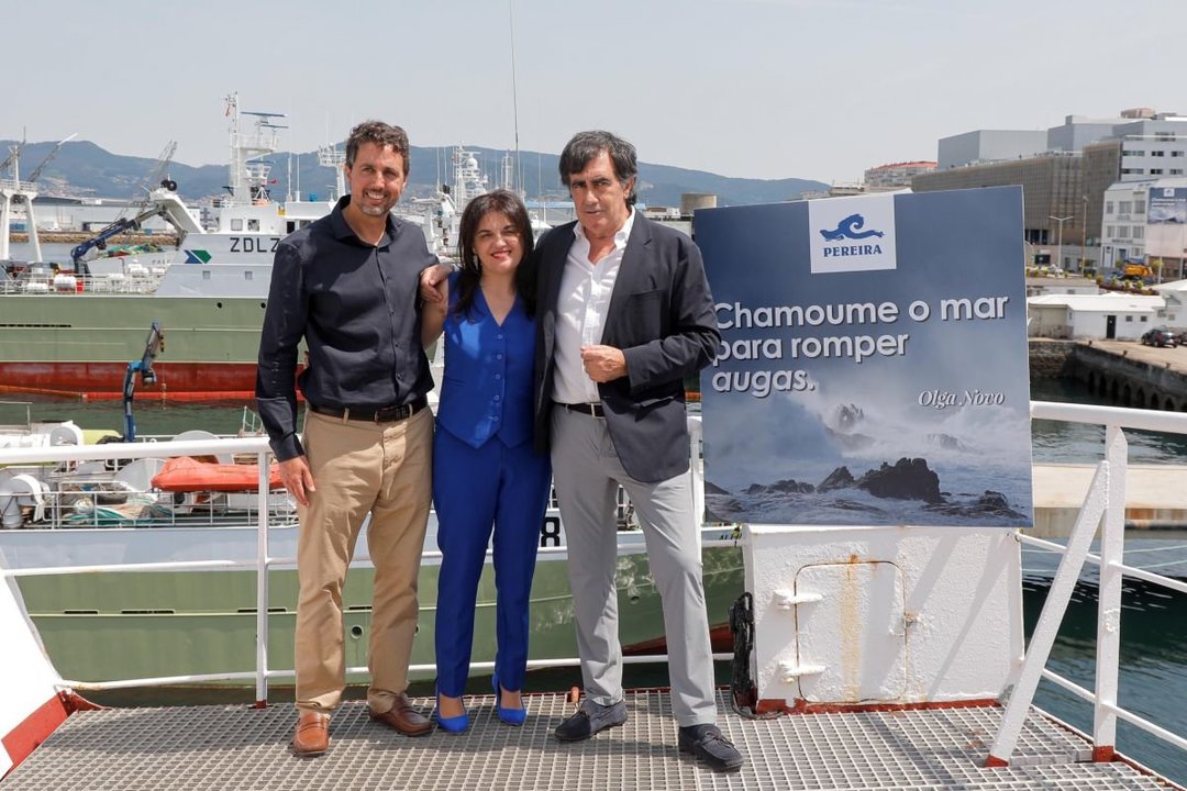 La presentación de la valla con el presidente de Grupo Pereira, José Enrique Pereria, Ruy Andrade y Olga Novo.