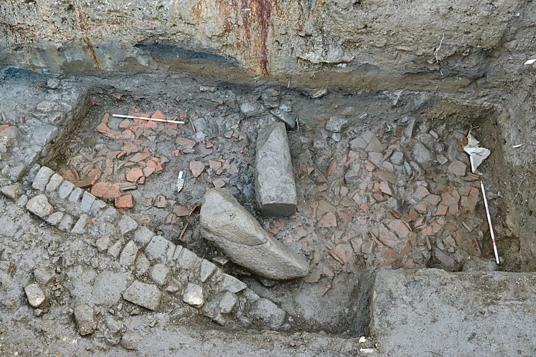 Algunos de los restos hallados de una villa romana en Alcabre, cerca del Museo do Mar.