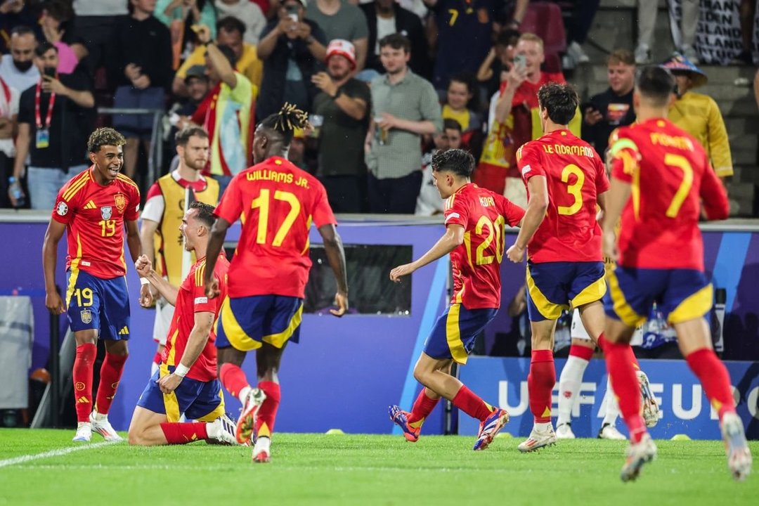 Los jugadores de la selección española celebran el gol de Fabián Ruiz, el segundo del equipo de Luis de la Fuente ante Georgia.