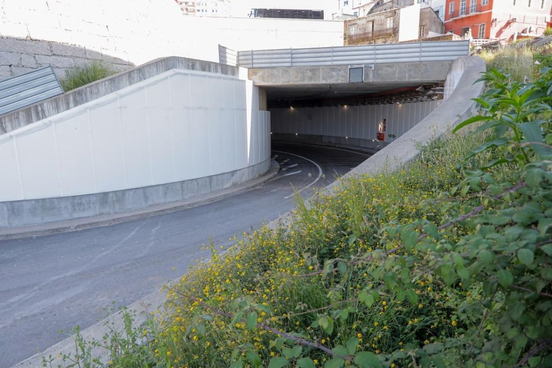 La entrada del túnel que permite acceder a Vialia directamente desde la autopista.