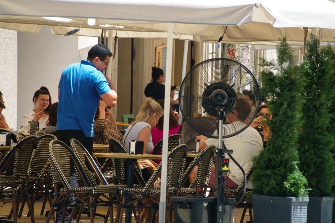 La hostelería es uno de las actividades que más empleo genera en verano.