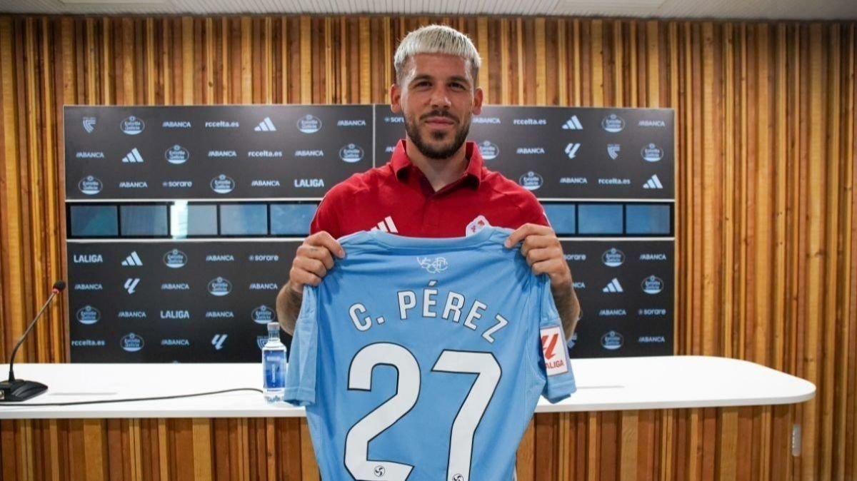 Hace poco más de un año, Carles Pérez firmaba su contrato con el Celta hasta junio de 2027.