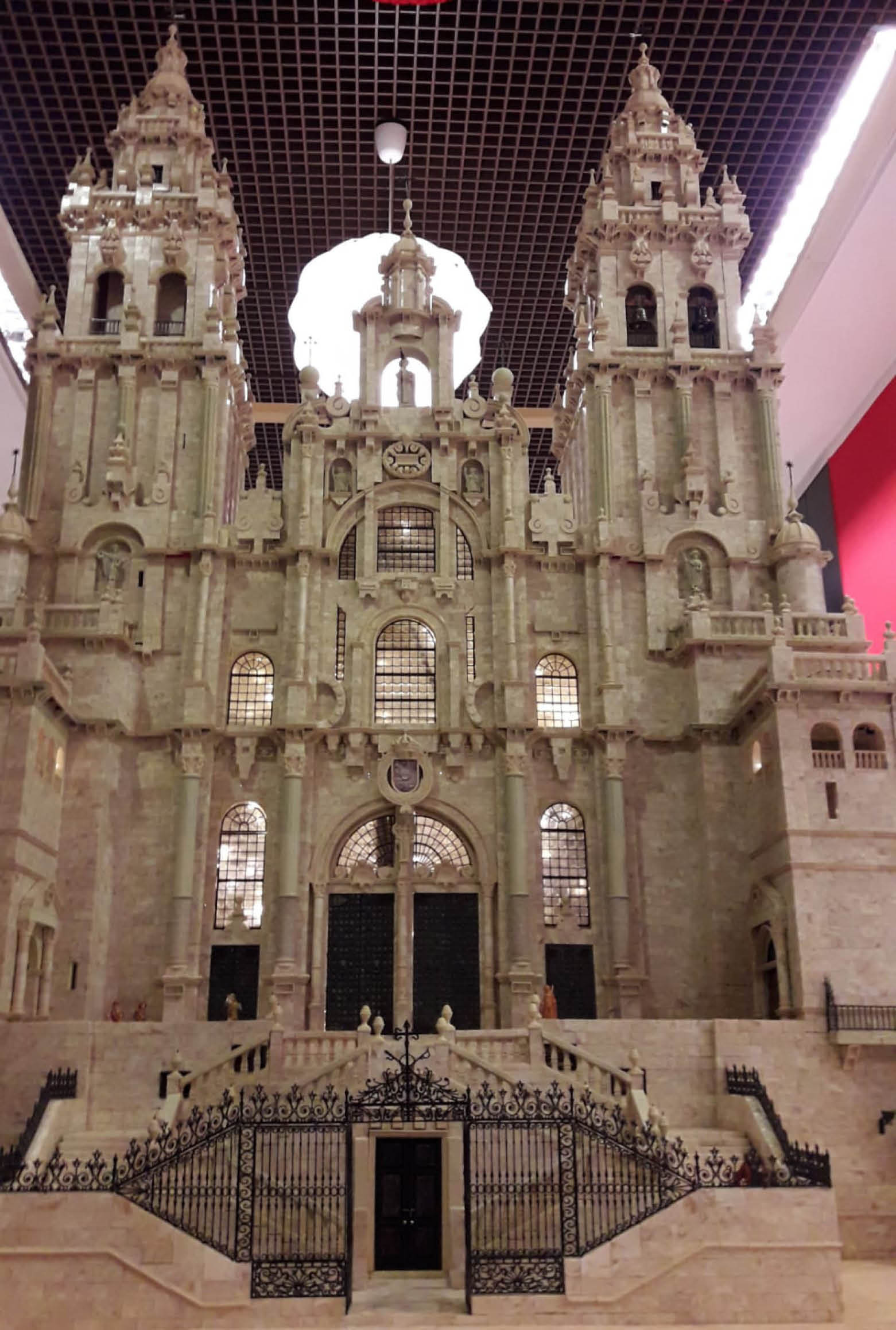 Monumentos gallegos con piezas del Exin Castillos en la muestra de Fran  Guerra